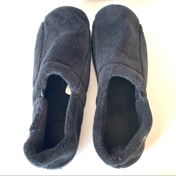 ISOTONER Furry Machine Washable Slippers—SZ. 11/12 - Picture 11 of 13